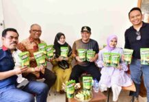 Kunjungi Pelaku Usaha Rumahan Kripik Pisang, Pj Gubernur Sulsel Bahtiar Siap Bantu Promosi