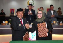 Lebih Cepat dari Biasanya, DPRD Sulsel Ketuk Palu APBD Pokok 2024 di Awal November