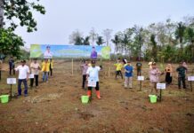 Pj Gubernur Bahtiar Tanam 1.000 Pohon Pisang Cavendish Ditempat Para Ilmuwan di Bone