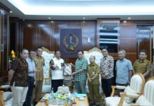 Pj Gubernur Bahtiar Terima Hasil Seleksi Calon Komisioner dari Timsel KI dan KPID Sulsel