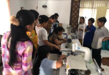 Dekranasda Sulsel Serahkan Bantuan Peralatan Industri Kerajinan Anyaman di Tator