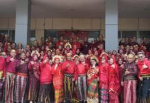 Sambut HUT Makassar ke-416, Pegawai Bapemda Makassar Kenakan Baju Adat