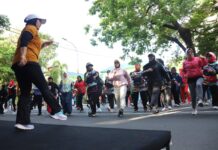 Antusias Warga Senam Bersama Sofha Marwah Bahtiar di Car Free Day Jalan Jenderal Sudirman