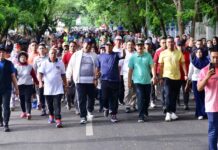 Warga Maros Mengaku Bahagia Jalan Sehat Bersama Pj Gubernur Bahtiar
