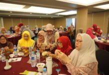 Begini DWP dan Diskop UKM Mengembangkan Potensi Ekonomi Kreatif pada IRT Makassar Lewat Pelatihan Merajut