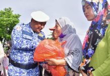 Hari Bela Negara di Sulsel Dipusatkan di Bone, Pj Gubernur Serahkan Sejumlah Bantuan