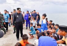 Sikap Pj Gubernur Bahtiar saat Berinteraksi ke Anak-anak Sungguh Mengagumkan