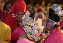 Isak Tangis Warnai Peringatan Hari Ibu di Sulsel saat Sang Bintang Tamu Bawakan Lagu Bunda Ciptaan Melly Goeslow