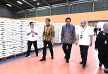Tinjau Stok CBP di Gudang Bulog Sleman, Presiden Jokowi: 22 Juta Penerima Manfaat Akan Terima Bantuan Beras 10 Kg Hingga Juni 2024