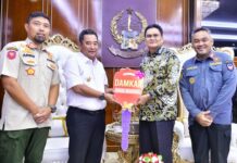 Bupati Barru Suardi Saleh Terima Bantuan Satu Unit Kendaraan Pemadam Kebakaran dari Pj Gubernur Sulsel Bahtiar Baharuddin