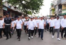 Jalan Santai Bersama Warga Sembari Pj Gubernur Sulsel Cek Harga Kebutuhan Pokok di Pasar Bantaeng