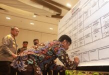 Wujudkan Pemilu 2024 Sejuk dan Damai, Pj Sekda Makassar Tanda Tangani Komitmen