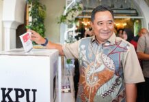 Pj Gubernur Sulsel Sampaikan Petugas TPS untuk Jaga Kesehatan dan Manfaatkan Layanan Tim Satgas Kesehatan Kesiapsiagaan Pemilu