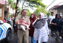 Wali Kota Danny Gendong Cucu Menuju TPS, Pengamanan Pemilu di Makassar Aman-Lancar