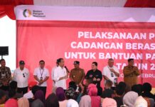 Presiden Jokowi Bagikan Bantuan Pangan ke 1.000 KPM di Maros, Sebentar Lagi Katanya Akan Keluar BLT