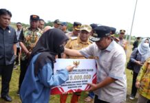 TNI Polri yang Dilibatkan dalam Program Tanam Sukun Apresiasi Pemprov Sulsel dan Kehadiran Pj Gubernur Bahtiar Serahkan Bantuan Darurat dan Logistik Longsor di Luwu