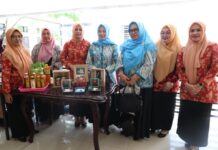 Fadliah Firman Perkenalkan Proker, Produk UMKM hingga ‘Makassar Kota Makan Enak’ saat Terima Kunjungan DWP Bandung
