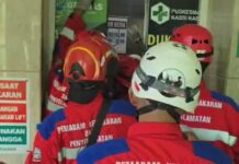 7 Personel Damkar Makassar dengan Sigap Selamatkan Ibu Terjebak Lift di Puskesmas Kassi Kassi