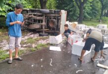 Mobil Pickup Kecelakaan Tunggal di Tol Reformasi Makassar, Cumi-cumi Berhamburan