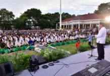 Pj Gubernur Sulsel Disambut Puluhan Ribu Warga Bone di Gerakan Ramadan Berbagi Bahagia