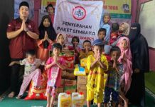 Gelar Amaliah Ramadan, IDI Cabang Maros Serahkan Bantuan Paket Sembako ke Staf Nakes PKM, RSUD serta Panti Asuhan