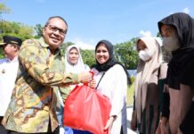 Walkot Makassar dan Pj Gubernur Sulsel Lepas Ratusan Pemudik Setelah Sebelumnya Beri Sembako
