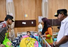 Pantau Pelayanan Kesehatan di RS dan Puskesmas, Pj Gubernur Sulsel : Tetap Ada Tenaga Kesehatan yang Piket Baik Jelang Hari Raya Maupun di Hari Raya