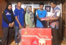 Warga Selayar Terdampak Bencana Angin Puting Beliung Terima Bantuan dari Kabid Linjamsos