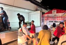 Dapat Bantuan dari Pemkot Makassar dan IKA Unhas, Warga Terdampak Banjir di Wajo Berterima Kasih