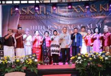Walkot Danny Serahkan IMB Pembangunan Gereja Naungan Sinode Toraja di Makassar
