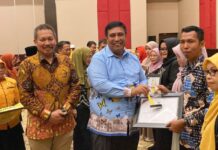 11 Guru dan Kepsek di Maros Raih Penghargaan dari Bupati Chaidir Syam di Momen Hardiknas 2024