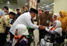 Pesan Pj Gubernur Bahtiar Kepada Jamaah Haji Embarkasi Makassar Agar Luruskan Niat Hanya Semata Beribadah