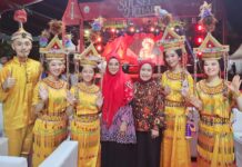 Dekranasda Turut Sukseskan untuk Mendorong Kreatifitas Desainer Lokal Melalui Fashion Show di Festival Sulsel Menari