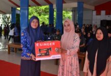 4 Kecamatan yang Masuk dalam Data Terpadu Kesejahteraan Sosial Terima 20 Mesin Jahit dari Dinas Sosial Maros