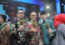 Dinilai Terbaik dalam Transformasi, Menteri Nadiem Makarim Serahkan Penghargaan Anugerah Merdeka Belajar 2024 ke Pemprov Sulsel