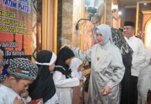 Hadir di Peringatan Hari Asyura 10 Muharram 1446 Hijriah, Indira Yusuf Ismail Kagumi Tradisi Sapu-sapu Ulu