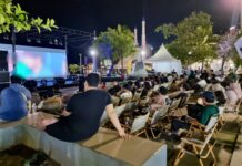 Nonton Film Sambil Makan Pisang Epe di Zona Dua F8 Makassar 2024