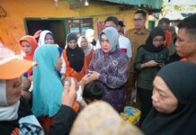 Kunjungi Korban Kebakaran di Maccini Gusung, Indira Yusuf Ismail Berikan Dukungan Materil dan Moril