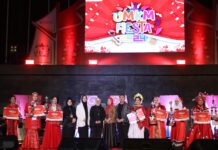 Beragam Produk UMKM Khas Masing-Masing Kecamatan Tampil di Panggung Fashion Show