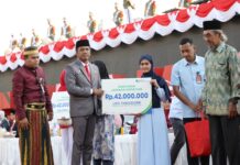 Masya Allah, HUT RI ke-79 di Makassar Diwarnai Pemberian JKM kepada Pekerja yang Telah Berjuang Namun Gugur