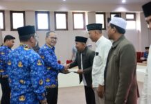 Wali Kota Makassar Danny Pomanto Serahkan SK Penetapan kepada 50 Imam Kelurahan