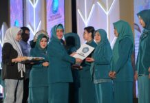 Sinergi TP PKK dan OPD Pemkot Makassar, Indira Yusuf Ismail Serahkan Plakat Penghargaan di HKG ke-52