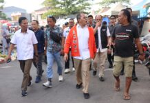 Kampanye Perdana Sambang Pasar di Gowa Danny Disambut Teriakan Gubernurku