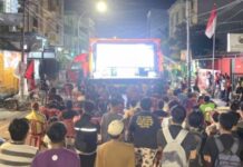 Bersama Calon Wawali Makassar, Serunya Nobar Timnas Indonesia-Australia dengan Mobil Bioskop Banteng