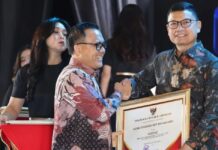 Sukses Lakukan Percepatan Usaha, Kepala BPOM RI Taruna Ikrar Terima Penghargaan dari Menteri Investasi