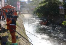 Bersihkan Kanal, Pjs Arwin Azis Apresiasi Kekompakan Masyarakat dengan Pemkot Makassar