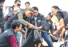 Sambut Adipura, Pj Sekda Makassar dan Bapenda Kerja Bakti Bersama