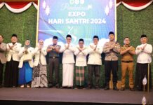 Pj Sekda Makassar Irwan Adnan Dampingi Sekprov Sulsel Jufri Rahman Buka Expo Santri 2024
