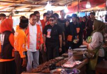 Blusukan di Jeneponto, Pasangan DIA Komitmen Perkuat Sirkular Ekonomi