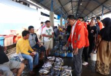 Visi-Misi Membawa Perubahan Nasib, Cagub Sulsel Danny Pomanto Terjun Langsung Berdiskusi Nelayan dan Awak Kapal di Sinjai